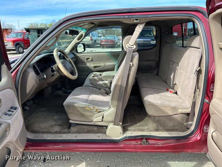 image for item EK4320 2000 Toyota Tundra SR5 Access Cab pickup truck