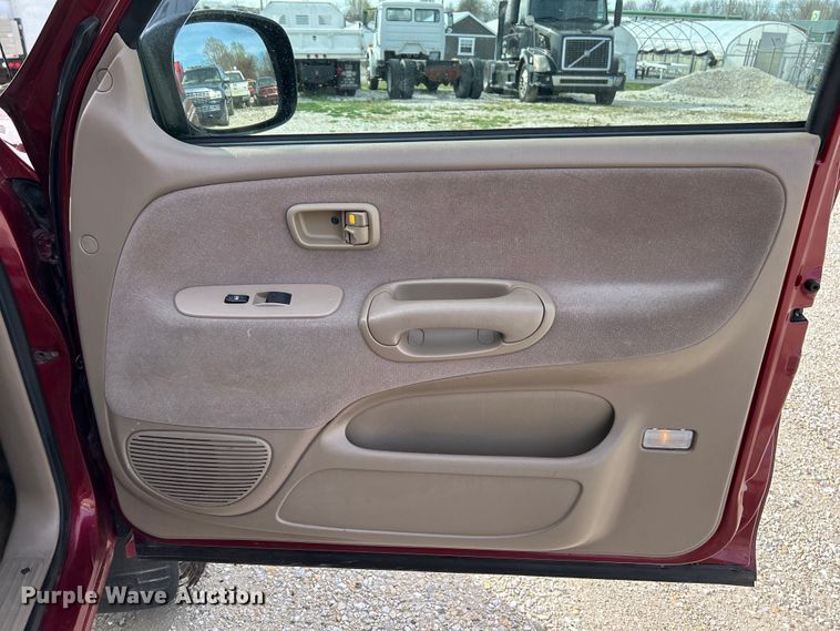 image for item EK4320 2000 Toyota Tundra SR5 Access Cab pickup truck