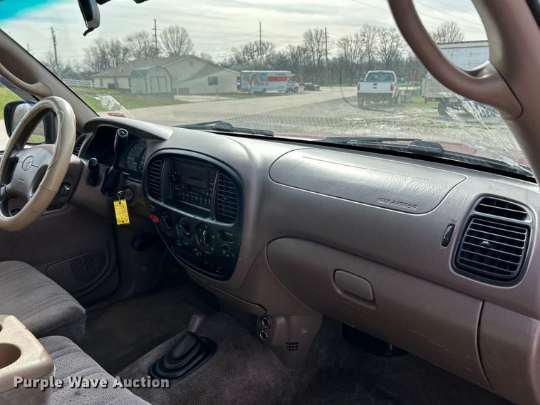 image for item EK4320 2000 Toyota Tundra SR5 Access Cab pickup truck