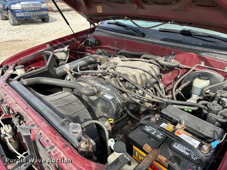 image for item EK4320 2000 Toyota Tundra SR5 Access Cab pickup truck