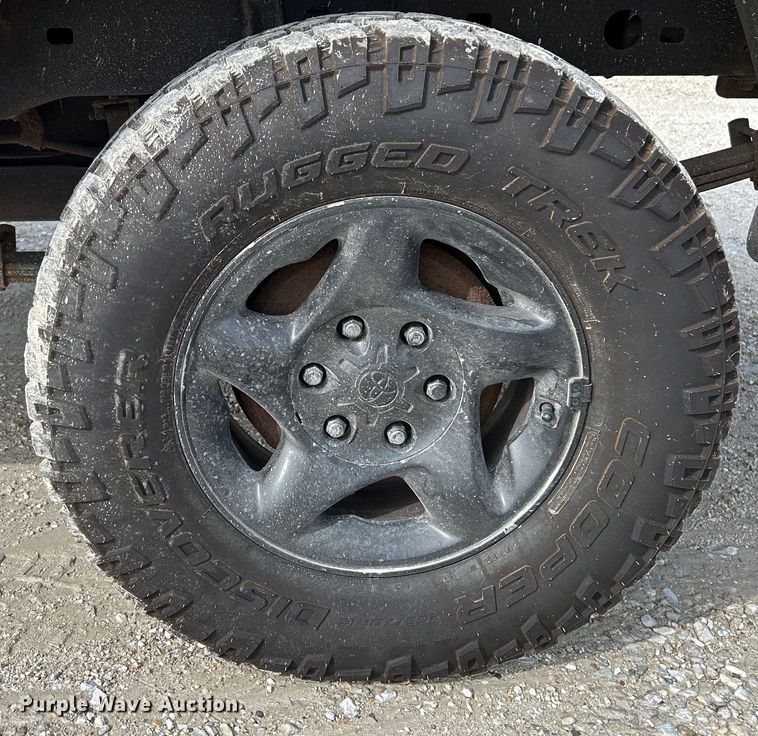 image for item EK4320 2000 Toyota Tundra SR5 Access Cab pickup truck