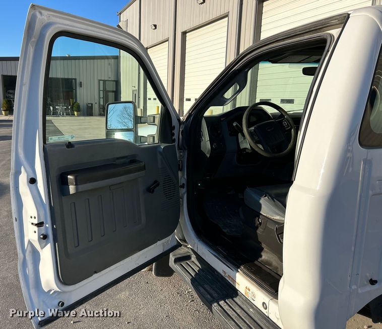 image for item EK4326 2015 Ford F550 Super Duty XL truck cab and chassis