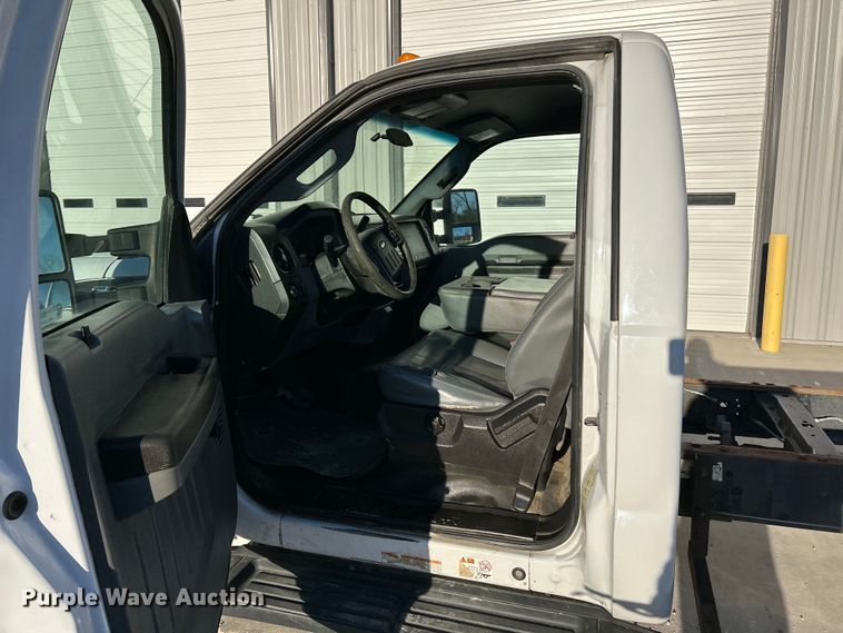 image for item EK4326 2015 Ford F550 Super Duty XL truck cab and chassis