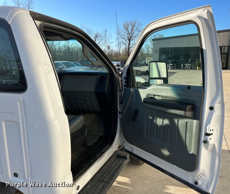 image for item EK4326 2015 Ford F550 Super Duty XL truck cab and chassis