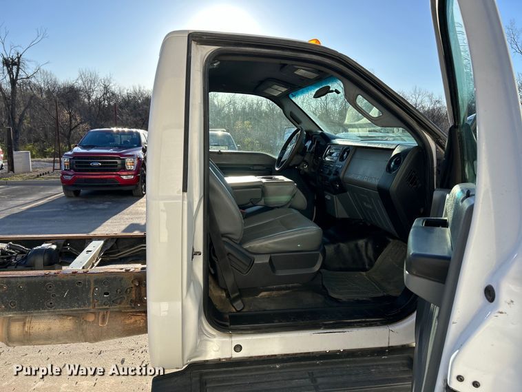 image for item EK4326 2015 Ford F550 Super Duty XL truck cab and chassis
