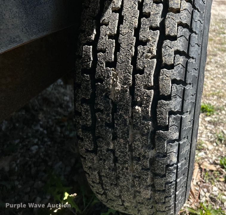 image for item EK4335 2001 Haulmark KLS7X16WT2 enclosed cargo trailer