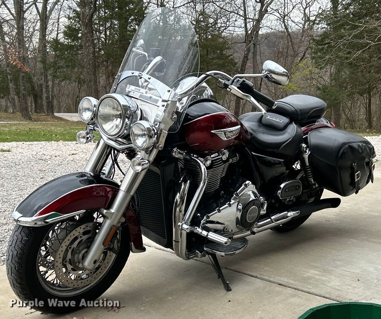 image for item EK4392 2015 Triumph  Thunderbird LT motorcycle