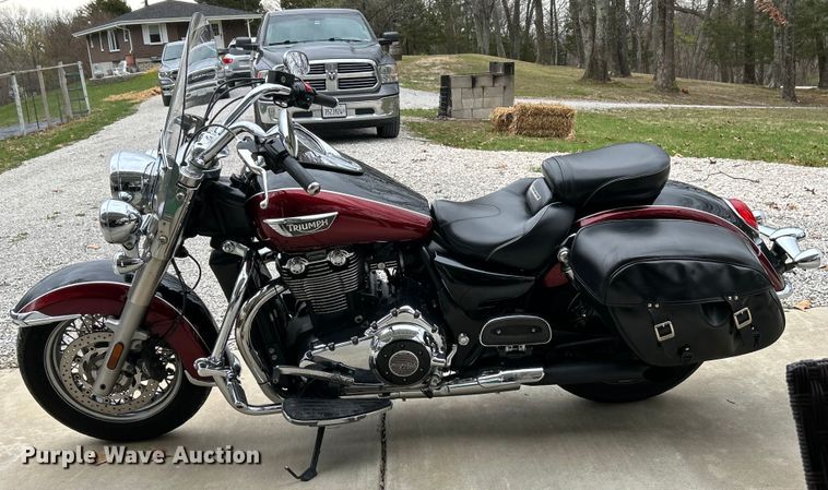 image for item EK4392 2015 Triumph  Thunderbird LT motorcycle