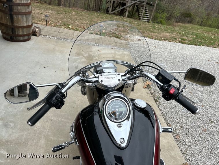 image for item EK4392 2015 Triumph  Thunderbird LT motorcycle