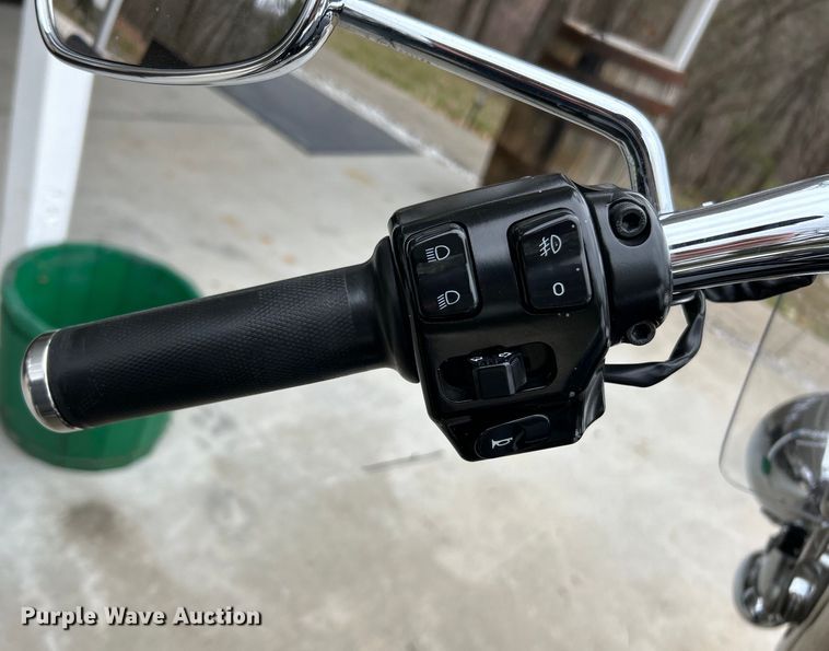 image for item EK4392 2015 Triumph  Thunderbird LT motorcycle