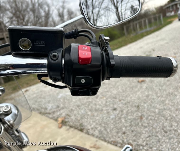 image for item EK4392 2015 Triumph  Thunderbird LT motorcycle