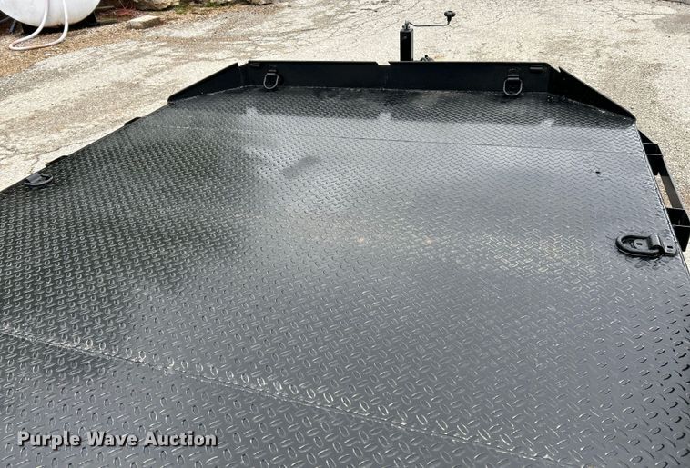 image for item EK4393 2017 Novae ST8218CHS-B-100 equipment trailer