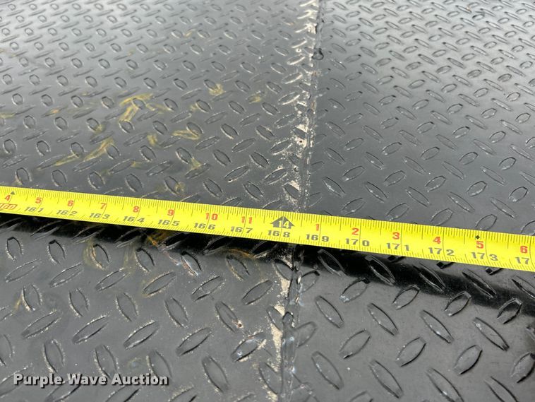 image for item EK4393 2017 Novae ST8218CHS-B-100 equipment trailer