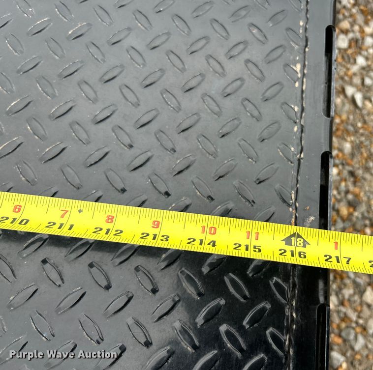 image for item EK4393 2017 Novae ST8218CHS-B-100 equipment trailer