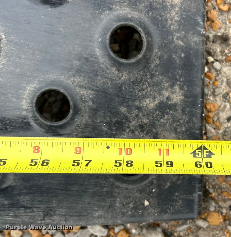 image for item EK4393 2017 Novae ST8218CHS-B-100 equipment trailer