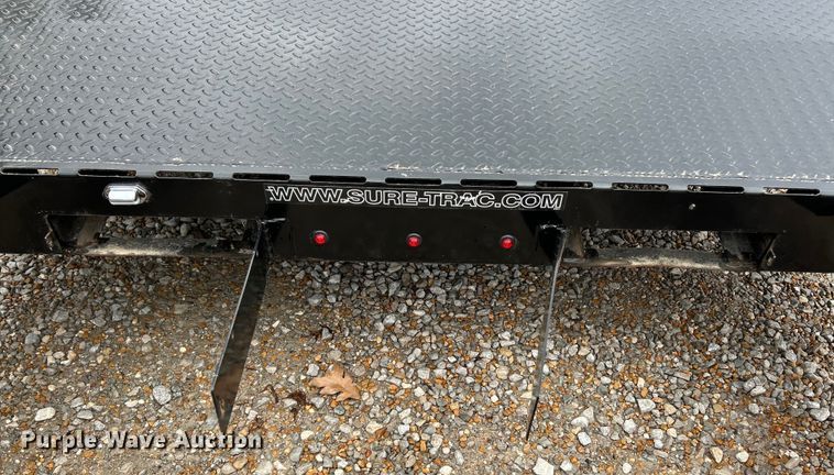 image for item EK4393 2017 Novae ST8218CHS-B-100 equipment trailer