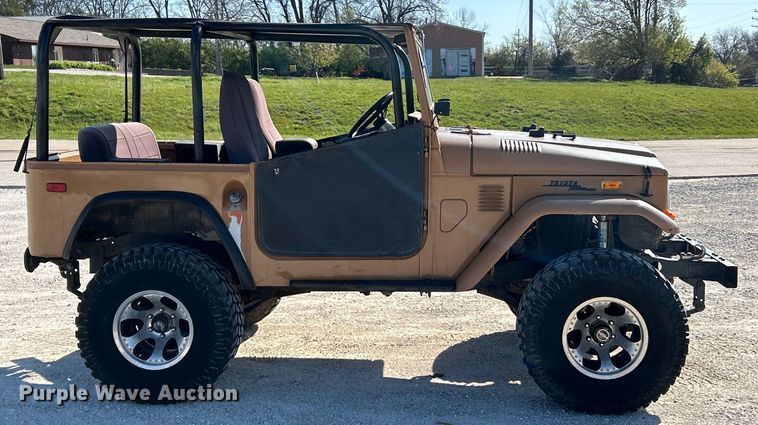 image for item EK4417 1972 Toyota FJ 40 Land Cruiser SUV