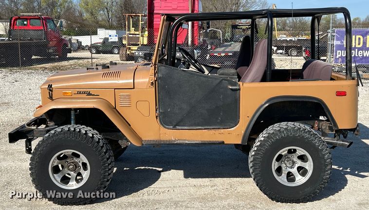 image for item EK4417 1972 Toyota FJ 40 Land Cruiser SUV