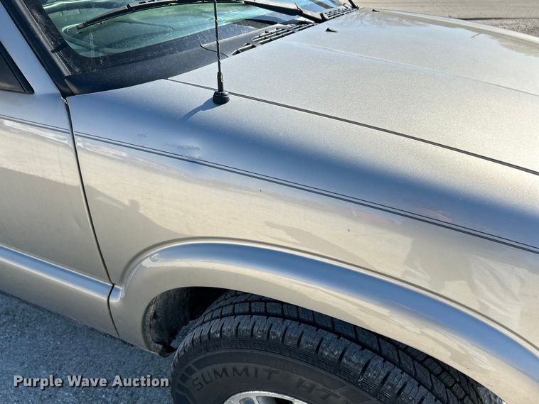 image for item EK4419 2002 GMC Sonoma SLS Crew Cab pickup truck