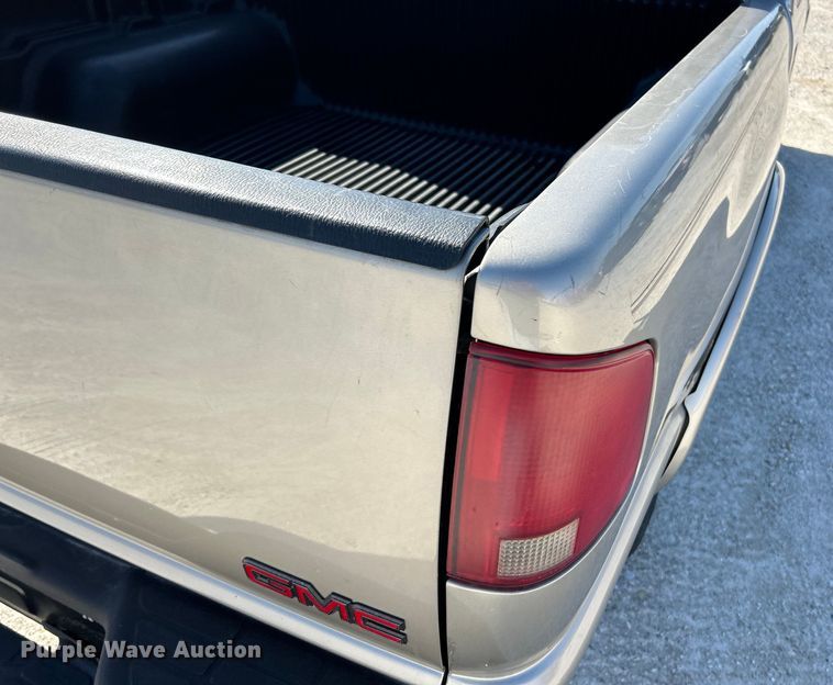 image for item EK4419 2002 GMC Sonoma SLS Crew Cab pickup truck