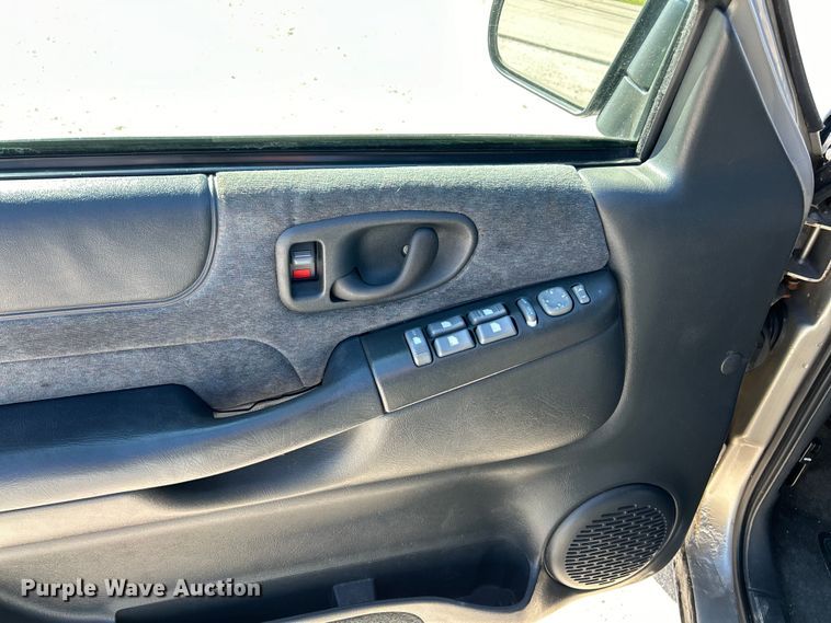 image for item EK4419 2002 GMC Sonoma SLS Crew Cab pickup truck