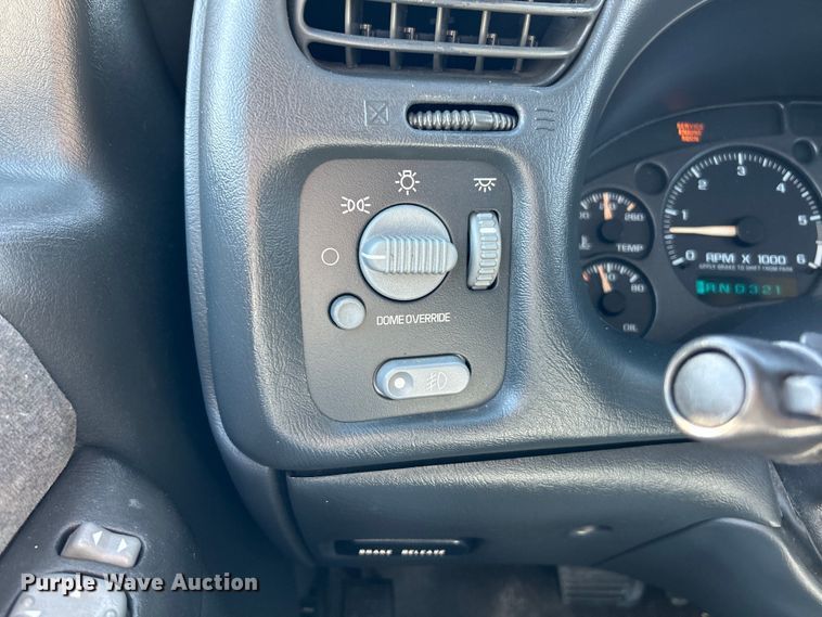 image for item EK4419 2002 GMC Sonoma SLS Crew Cab pickup truck