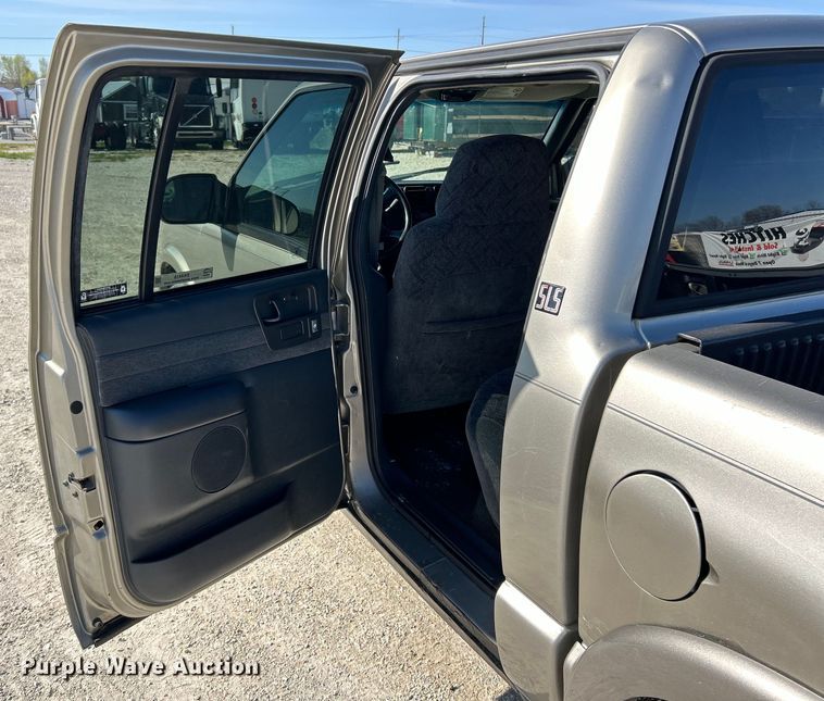 image for item EK4419 2002 GMC Sonoma SLS Crew Cab pickup truck