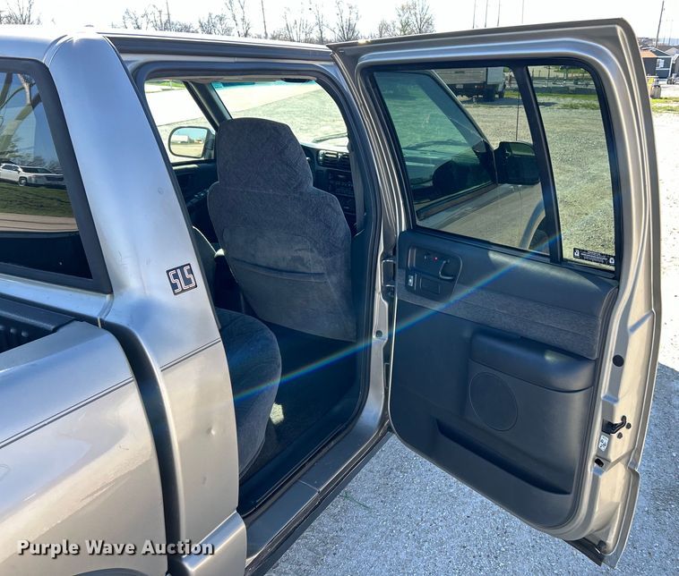 image for item EK4419 2002 GMC Sonoma SLS Crew Cab pickup truck