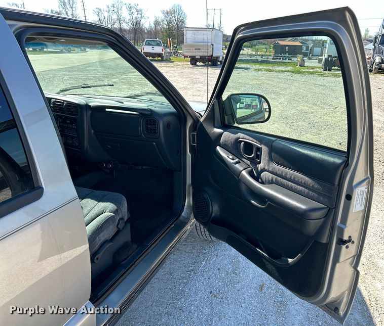 image for item EK4419 2002 GMC Sonoma SLS Crew Cab pickup truck