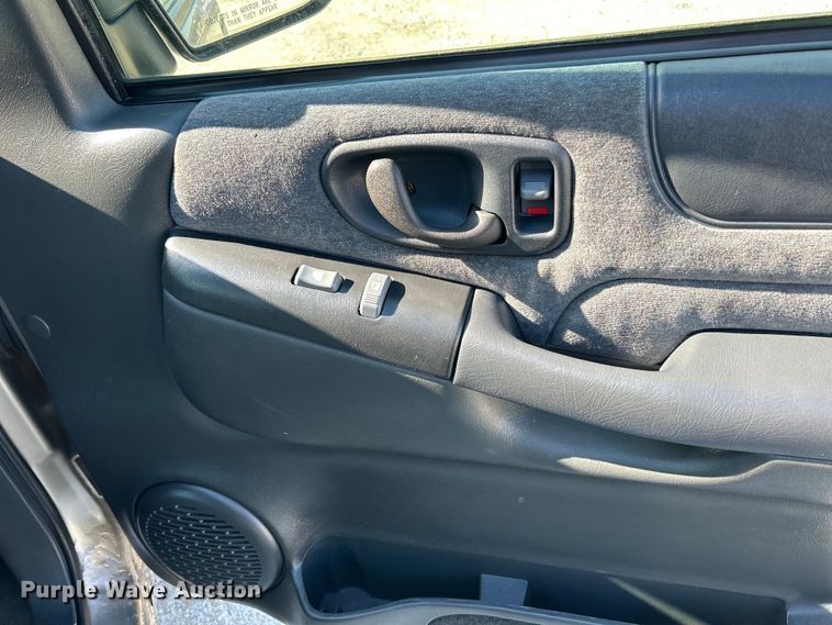 image for item EK4419 2002 GMC Sonoma SLS Crew Cab pickup truck