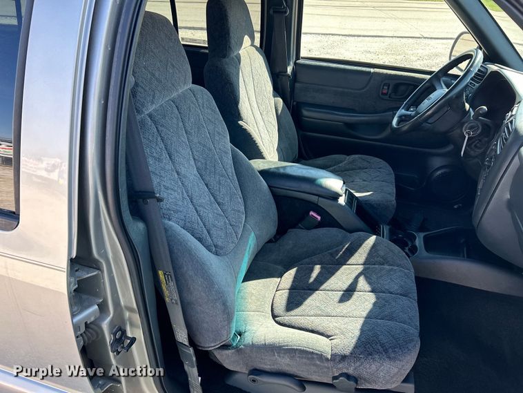 image for item EK4419 2002 GMC Sonoma SLS Crew Cab pickup truck