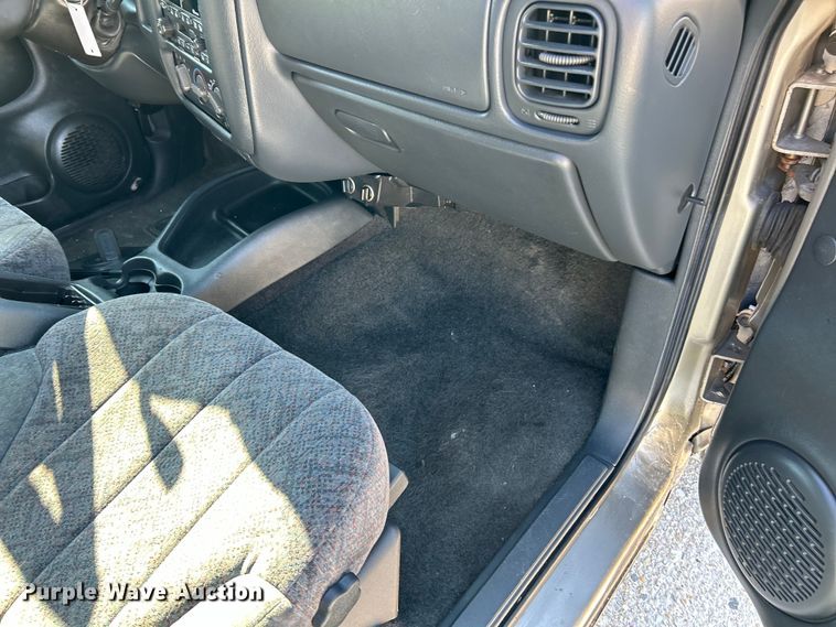 image for item EK4419 2002 GMC Sonoma SLS Crew Cab pickup truck