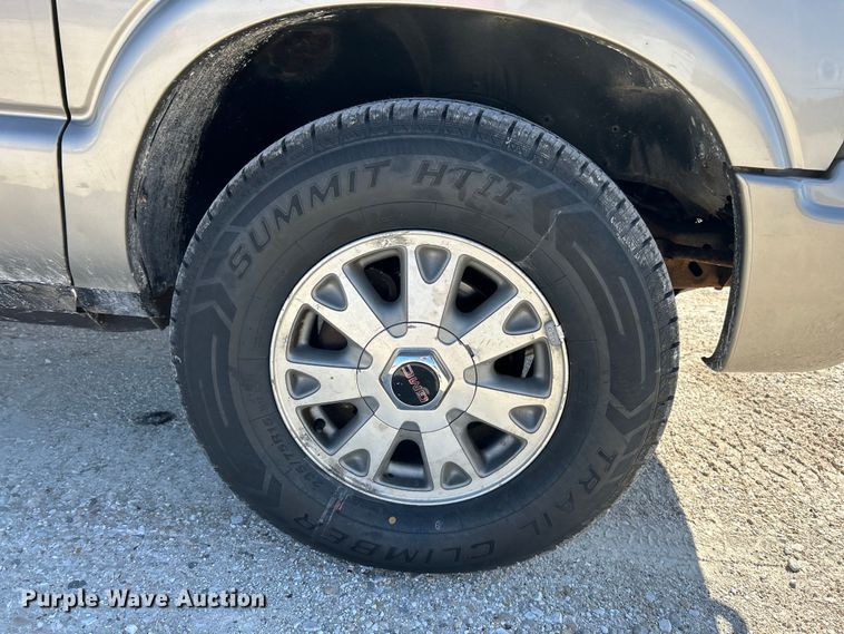 image for item EK4419 2002 GMC Sonoma SLS Crew Cab pickup truck