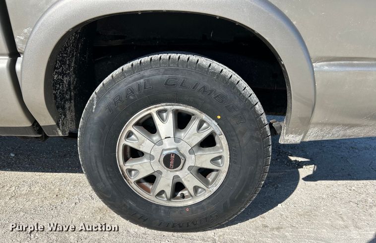 image for item EK4419 2002 GMC Sonoma SLS Crew Cab pickup truck