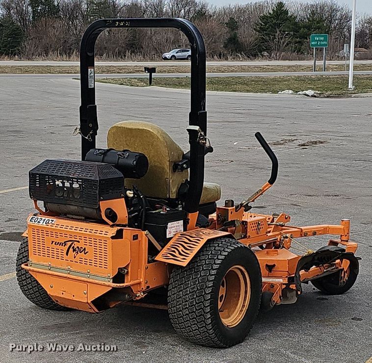 image for item IO9891 Scag Turf Tiger STT61V-29CH-EFI ZTR lawn mower