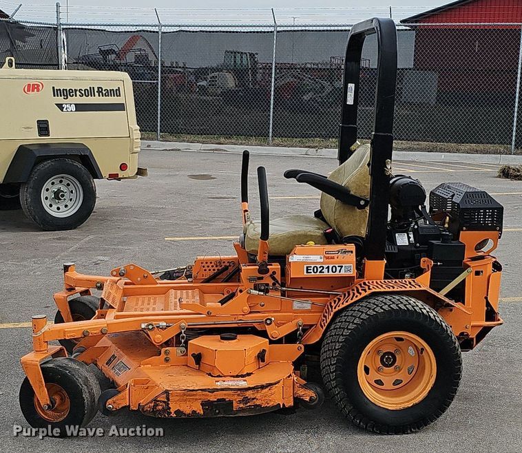 image for item IO9891 Scag Turf Tiger STT61V-29CH-EFI ZTR lawn mower