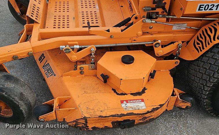 image for item IO9891 Scag Turf Tiger STT61V-29CH-EFI ZTR lawn mower