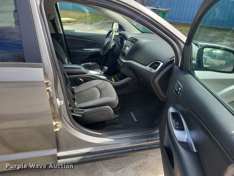 image for item LC9925 2012 Dodge Journey SXT SUV