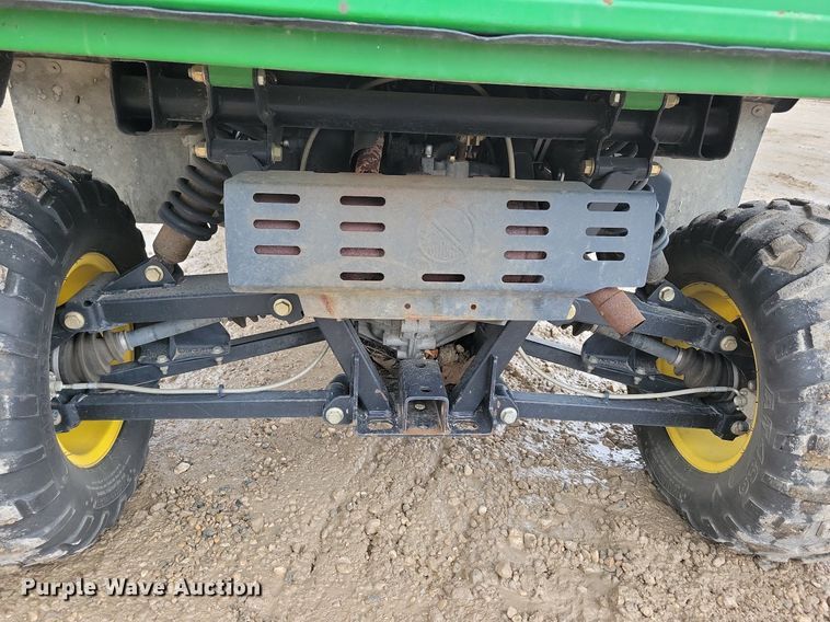 image for item LC9927 2010 John Deere Gator XUV 620i utility vehicle