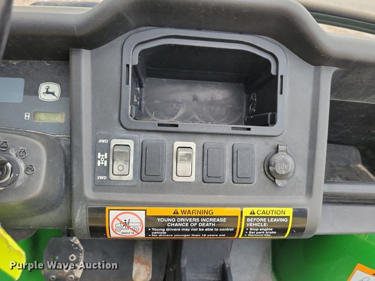 image for item LC9927 2010 John Deere Gator XUV 620i utility vehicle