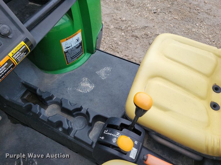 image for item LC9927 2010 John Deere Gator XUV 620i utility vehicle