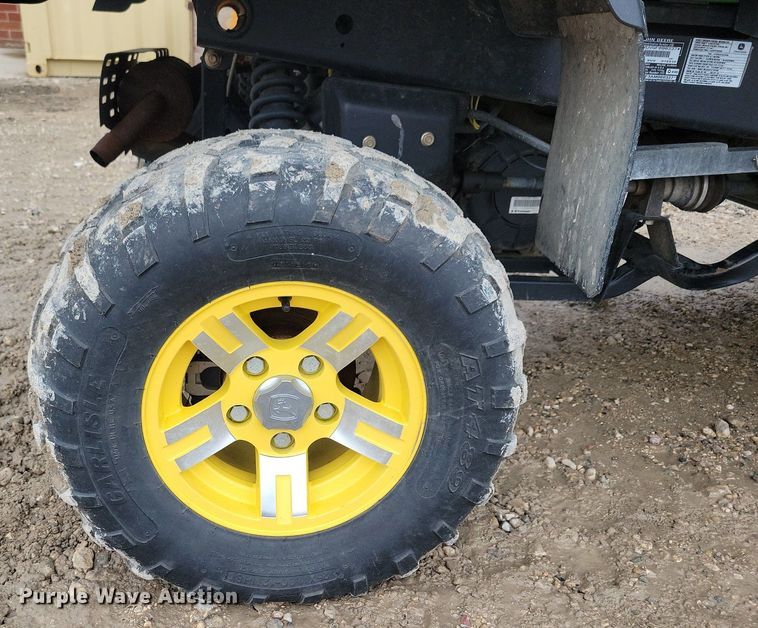 image for item LC9927 2010 John Deere Gator XUV 620i utility vehicle