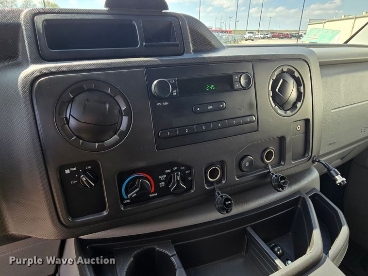 image for item LD9126 2019 Ford E450 refrigerated truck