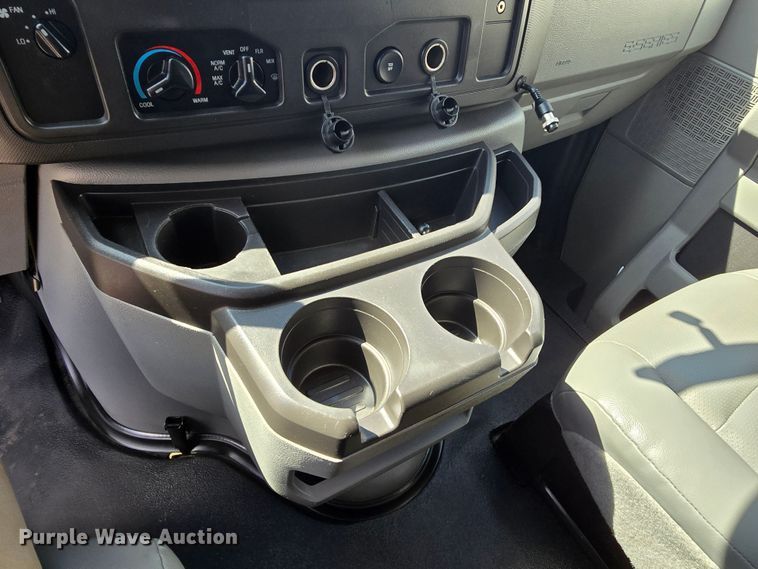 image for item LD9126 2019 Ford E450 refrigerated truck