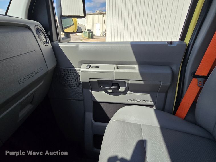 image for item LD9126 2019 Ford E450 refrigerated truck