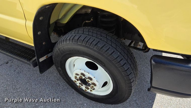 image for item LD9126 2019 Ford E450 refrigerated truck