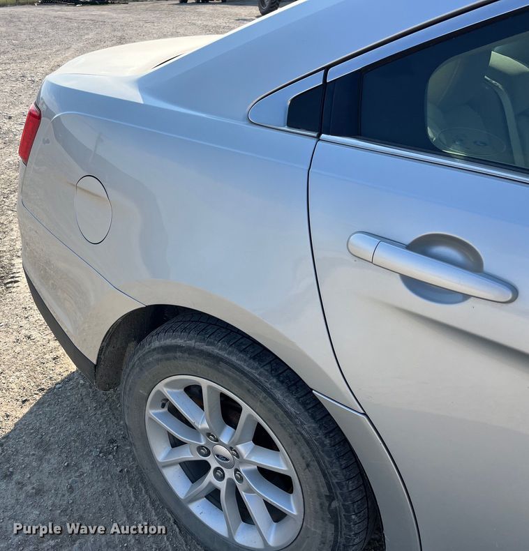 image for item LD9357 2013 Ford Taurus 