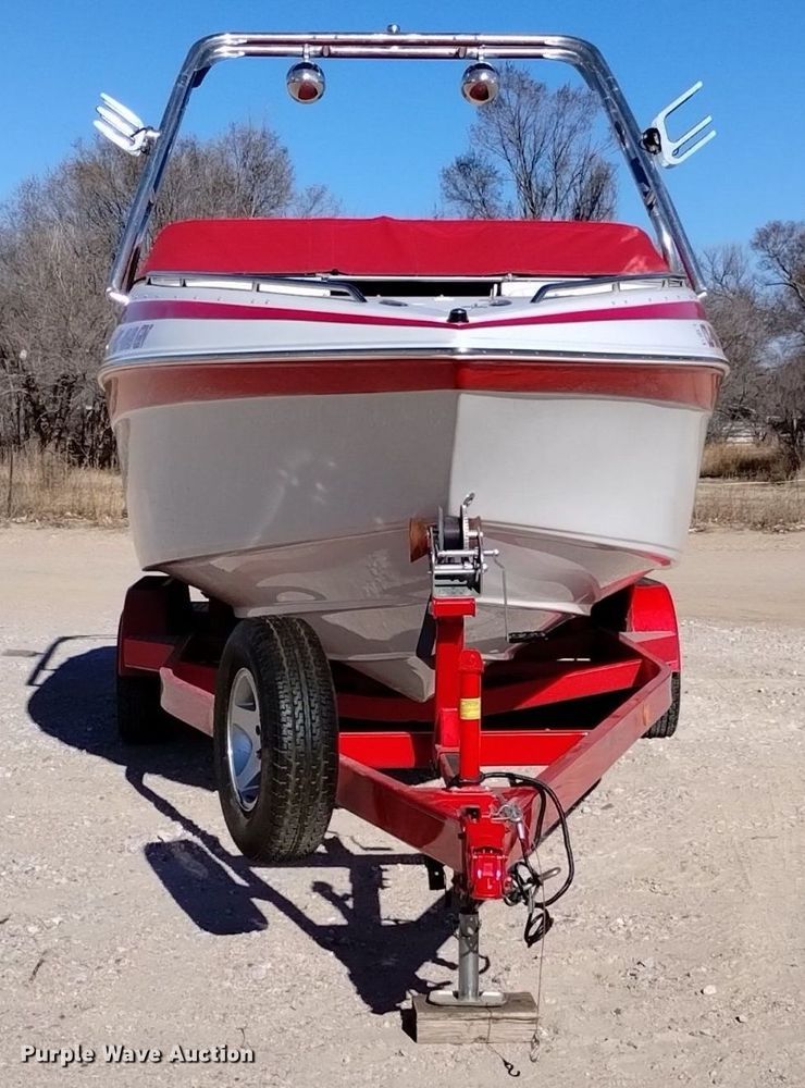 image for item LN9975 2003 Crownline  230BR boat