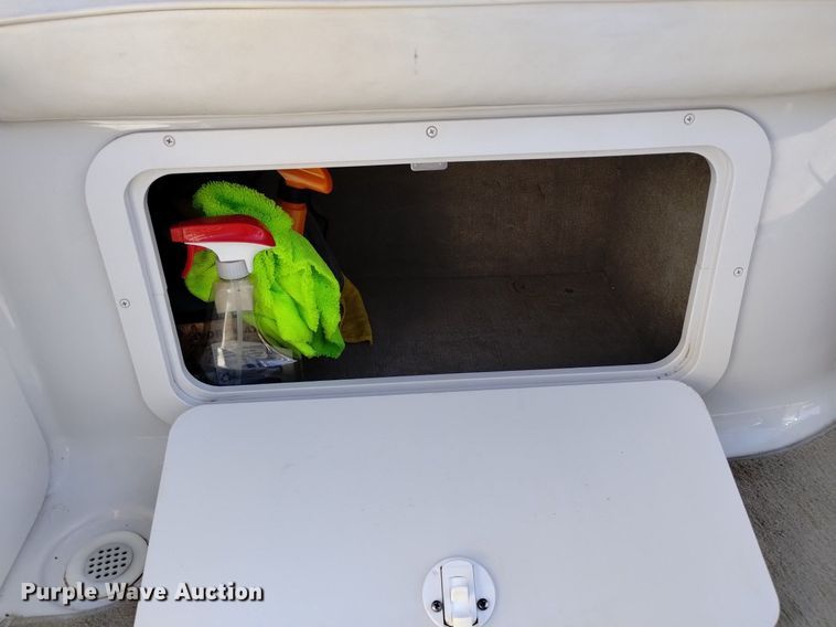 image for item LN9975 2003 Crownline  230BR boat