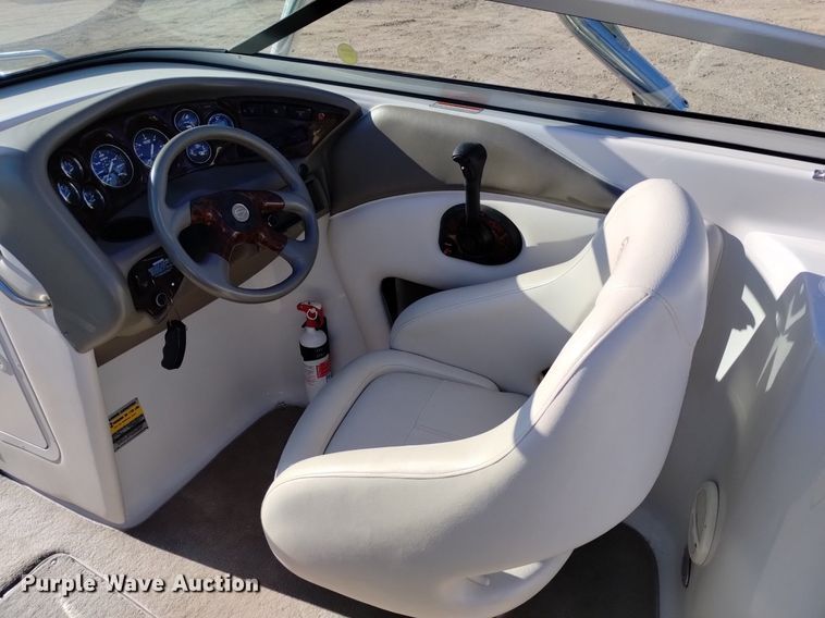 image for item LN9975 2003 Crownline  230BR boat